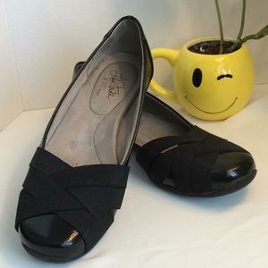 3/$30 Life Stride Soft System black flats 10M.